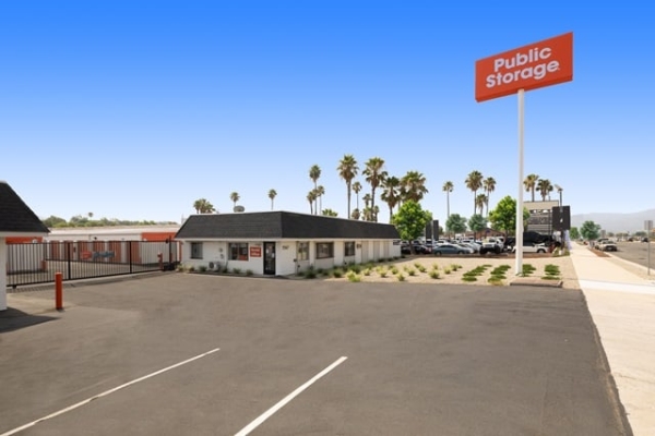 Facility photo: //images.sparefoot.com/medium/21519468b1a96a3668b.jpg