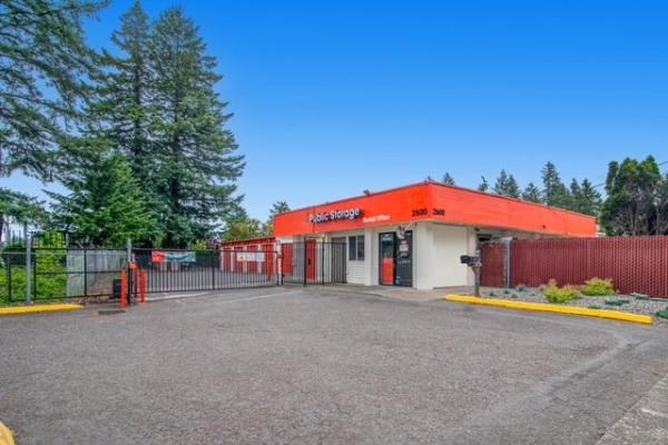 Facility photo: //images.sparefoot.com/medium/215195687b9d6b9f005.jpg