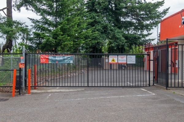 Facility photo: //images.sparefoot.com/medium/215195687cebe3de0b6.jpg