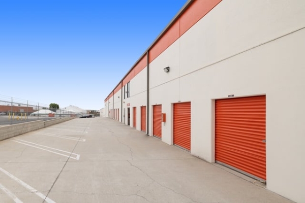 Facility photo: //images.sparefoot.com/medium/2151966890b30b01bb4.jpg