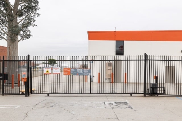Facility photo: //images.sparefoot.com/medium/2151966890b30d17f85.jpg