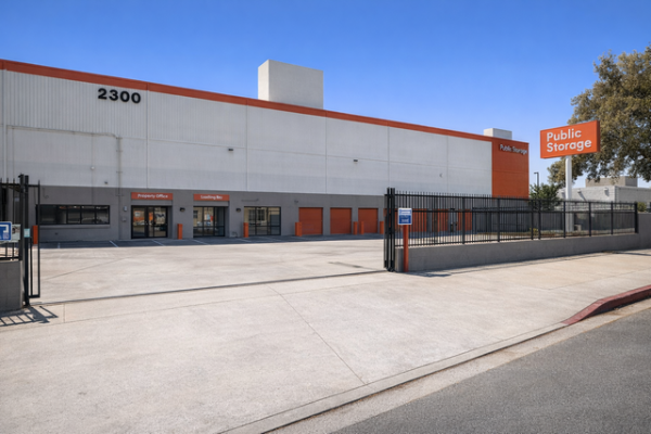 Facility photo: //images.sparefoot.com/medium/21519769f74b512e6ff.jpg