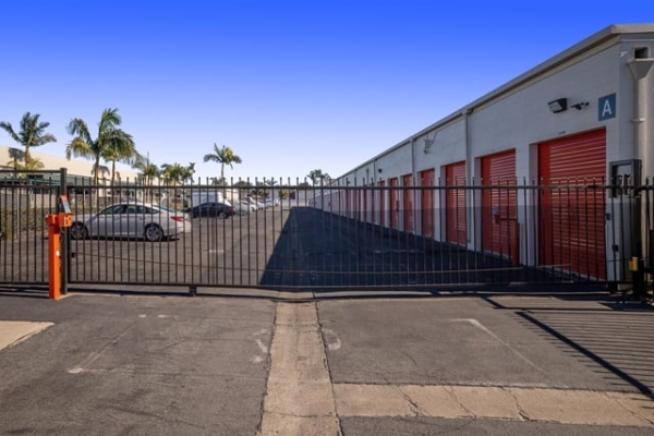 Facility photo: //images.sparefoot.com/medium/215198687a496c57a3a.jpg