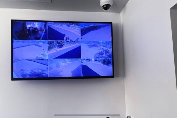 Facility photo: //images.sparefoot.com/medium/215199699083e5986b4.jpg