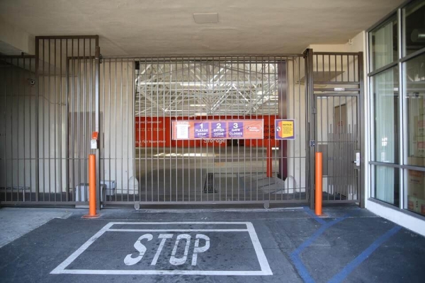 Storage Units at Public Storage - Los Angeles - 3636 Beverly Blvd - 3636 Beverly Blvd