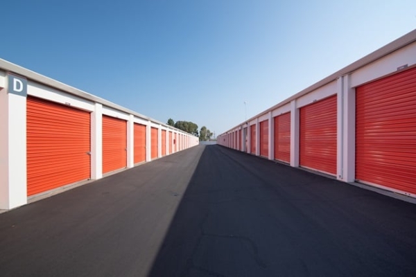 Facility photo: //images.sparefoot.com/medium/215206688e10e50bd59.jpg