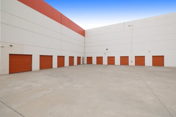 Facility photo: //images.sparefoot.com/medium/215207695290cdd3d23.jpg