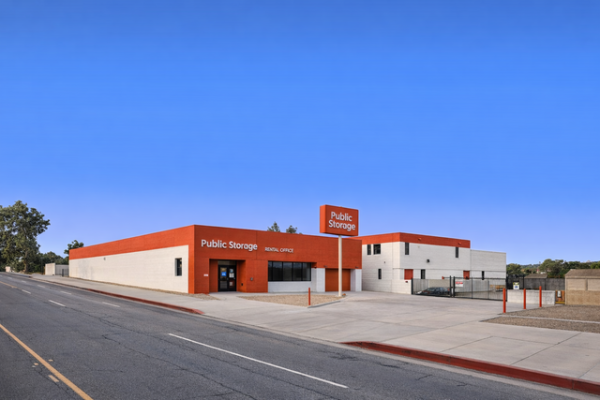 Facility photo: //images.sparefoot.com/medium/21520769f4ab870d39a.jpg