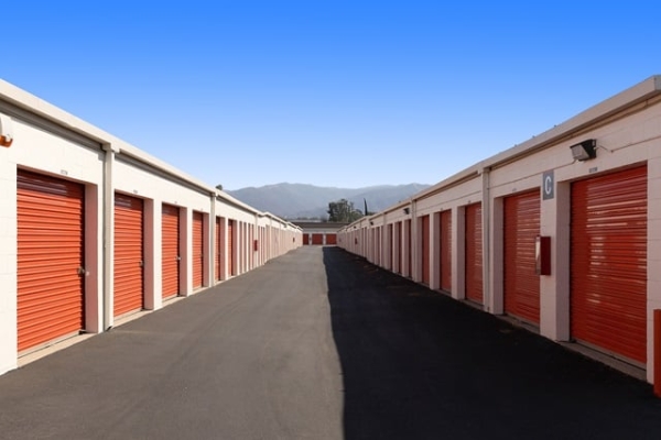 Facility photo: //images.sparefoot.com/medium/2152086890b3df28ad8.jpg
