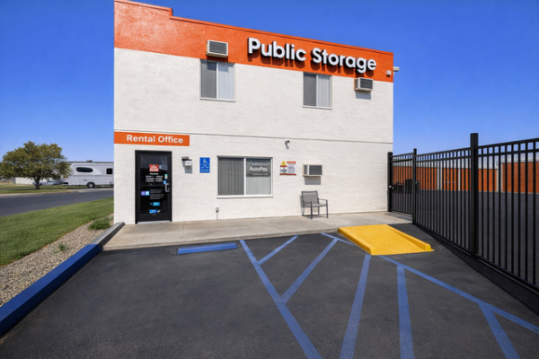 Facility photo: //images.sparefoot.com/medium/21520869f4ab2d4c74b.jpg