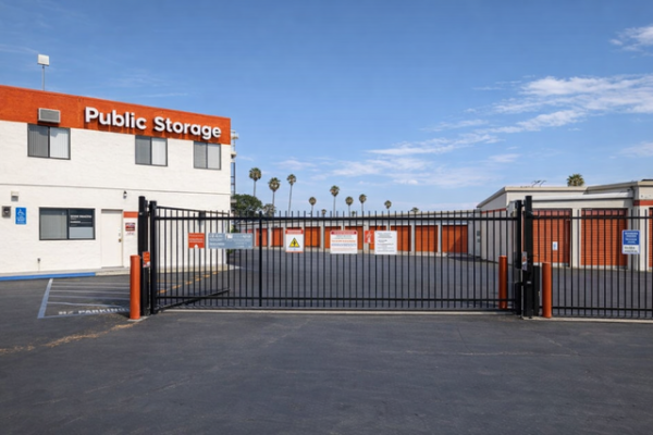 Facility photo: //images.sparefoot.com/medium/21520869f74babdc981.jpg