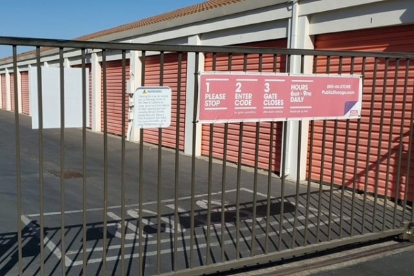 Facility photo: //images.sparefoot.com/medium/2152106959252376f16.jpg