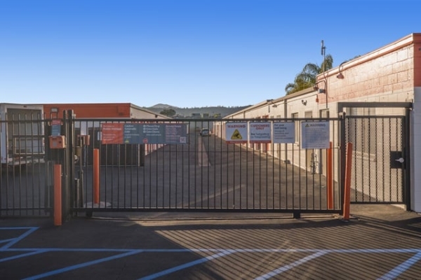Facility photo: //images.sparefoot.com/medium/21521368b1a96c1a776.jpg