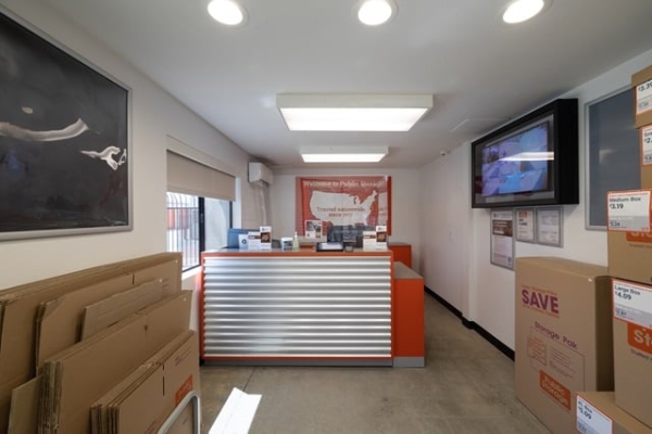 Facility photo: //images.sparefoot.com/medium/21521469ff344330e18.jpg