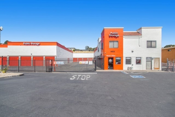 Facility photo: //images.sparefoot.com/medium/215217688e10ca13116.jpg