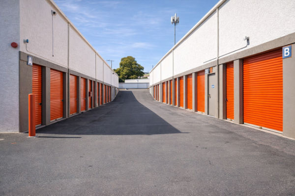 Facility photo: //images.sparefoot.com/medium/2152176999c27188001.jpg