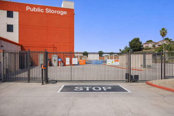 Facility photo: //images.sparefoot.com/medium/21521869f5fb8c3c39d.jpg