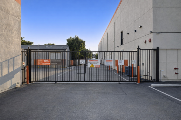 Facility photo: //images.sparefoot.com/medium/2152206a07203098c27.jpg