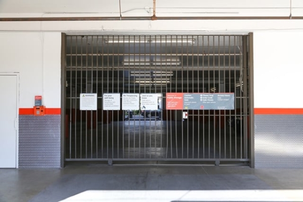 Facility photo: //images.sparefoot.com/medium/2152216877a6ee0588e.jpg