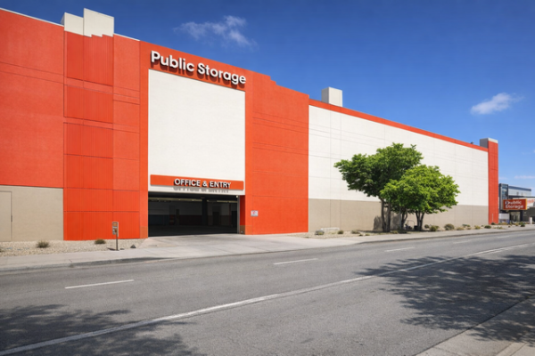 Facility photo: //images.sparefoot.com/medium/21522169f9f3e2f3668.jpg