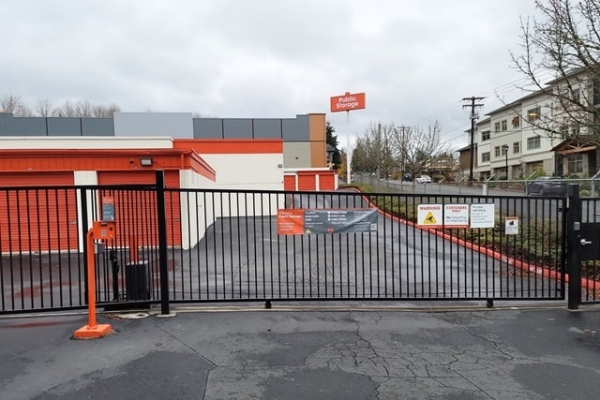 Facility photo: //images.sparefoot.com/medium/215222690f511305171.jpg