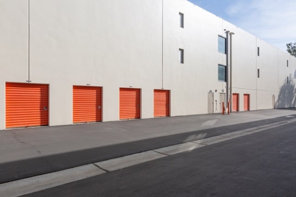 Facility photo: //images.sparefoot.com/medium/215223687657bee498b.jpg