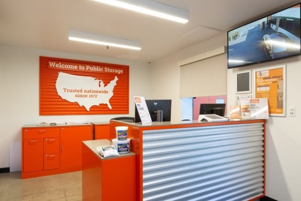 Facility photo: //images.sparefoot.com/medium/215223687657bfe4d50.jpg