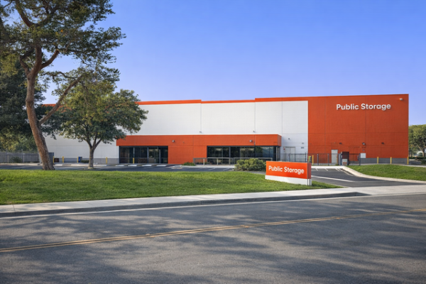 Facility photo: //images.sparefoot.com/medium/21522369ff348c3e718.jpg