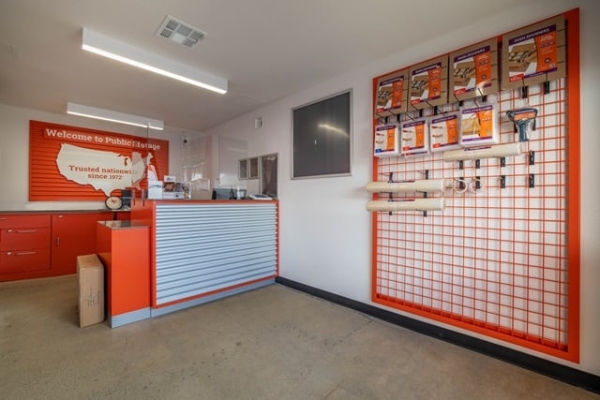 Facility photo: //images.sparefoot.com/medium/21522669398142ce110.jpg