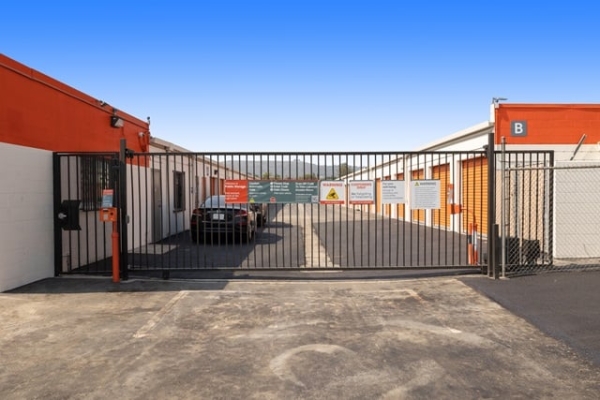 Facility photo: //images.sparefoot.com/medium/2152286884d52c6f003.jpg