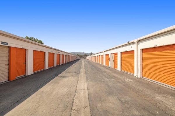 Facility photo: //images.sparefoot.com/medium/2152286908ba1505bb3.jpg