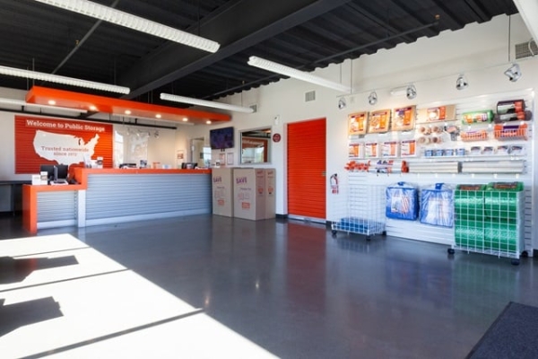 Facility photo: //images.sparefoot.com/medium/215231687f92c0f0a4e.jpg