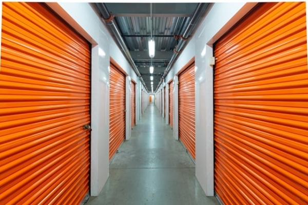 Facility photo: //images.sparefoot.com/medium/2152356953e241bbedc.jpg