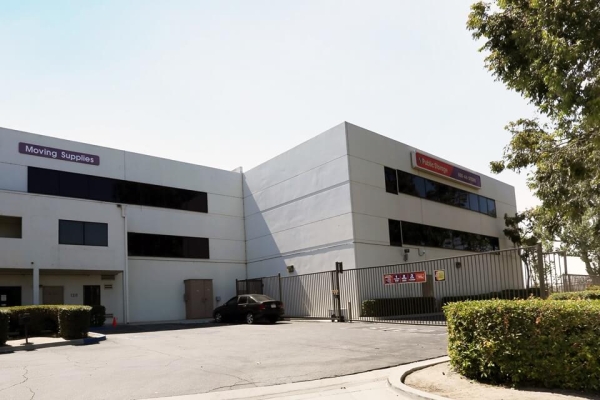 Facility photo: //images.sparefoot.com/medium/215239688e10aa27b1e.jpg