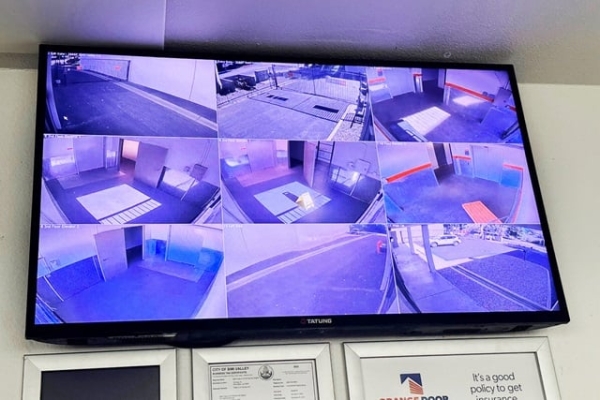 Facility photo: //images.sparefoot.com/medium/215239688e10aded177.jpg