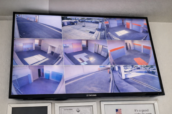 Facility photo: //images.sparefoot.com/medium/21523969f89da93639d.jpg