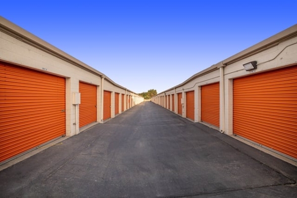 Facility photo: //images.sparefoot.com/medium/2152406884d4b56a68c.jpg