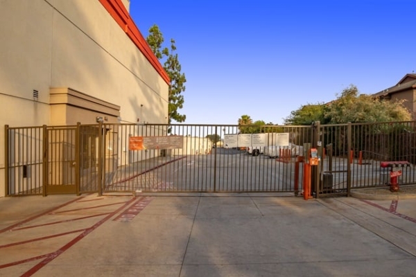 Facility photo: //images.sparefoot.com/medium/215240693981c246eb1.jpg