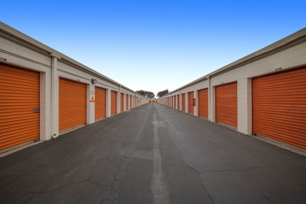 Facility photo: //images.sparefoot.com/medium/2152416890b41bee72f.jpg