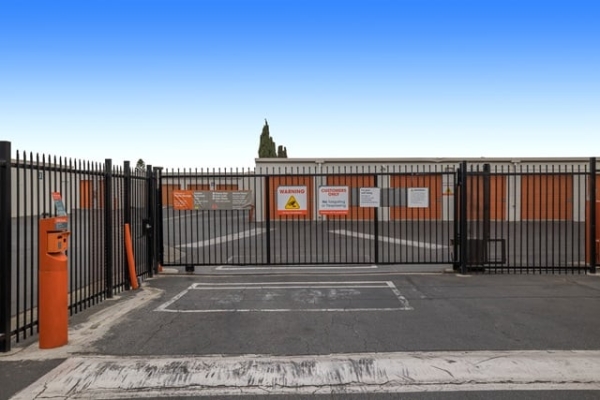 Facility photo: //images.sparefoot.com/medium/215241690a0ba35f3b8.jpg