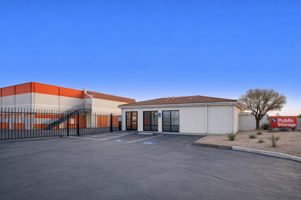 Facility photo: //images.sparefoot.com/medium/21524469ecc0b0e6c26.jpg