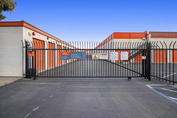 Facility photo: //images.sparefoot.com/medium/21524469f5fc734f136.jpg