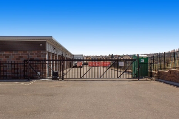 Facility photo: //images.sparefoot.com/medium/215245687f91d7e8155.jpg