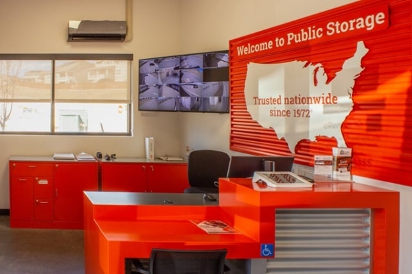 Facility photo: //images.sparefoot.com/medium/215245691f230362370.jpg