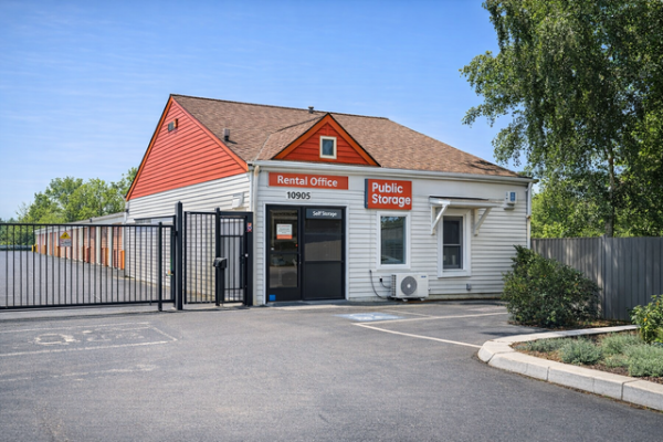 Facility photo: //images.sparefoot.com/medium/21524669f5face632cb.jpg