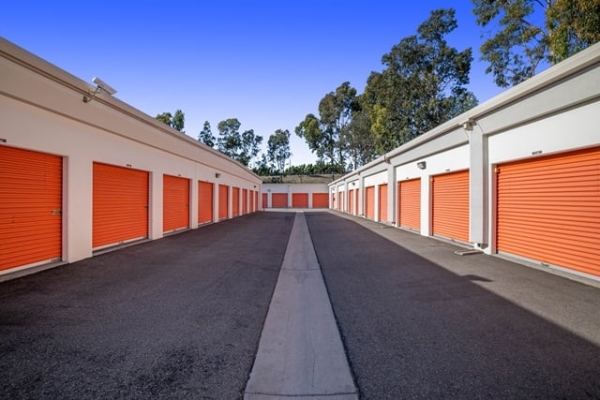 Facility photo: //images.sparefoot.com/medium/2152476884d53543964.jpg