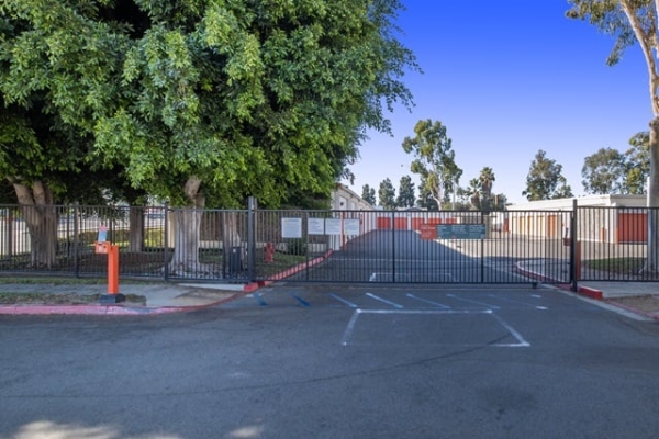 Facility photo: //images.sparefoot.com/medium/2152476963b375d7e6f.jpg