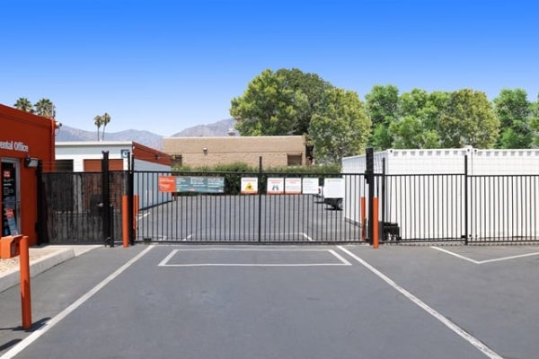 Facility photo: //images.sparefoot.com/medium/21524868b1a90882cd8.jpg