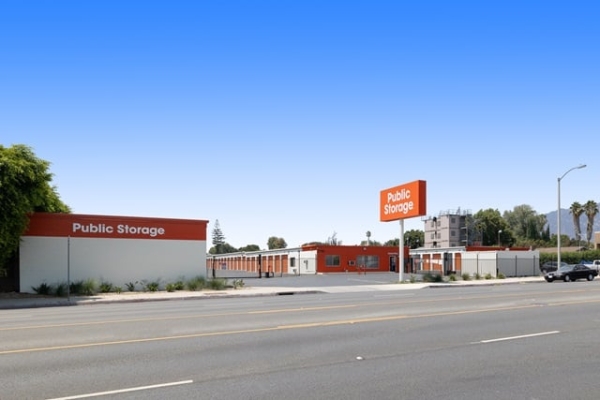 Facility photo: //images.sparefoot.com/medium/21524868e90bbc6e97d.jpg