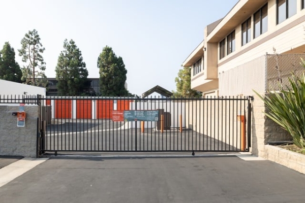 Facility photo: //images.sparefoot.com/medium/215249695530bc878ee.jpg